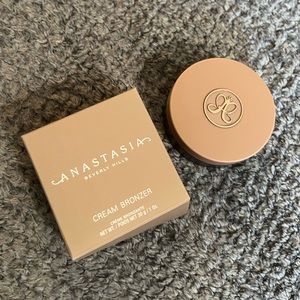 Anastasia Beverly Hills cream bronzer